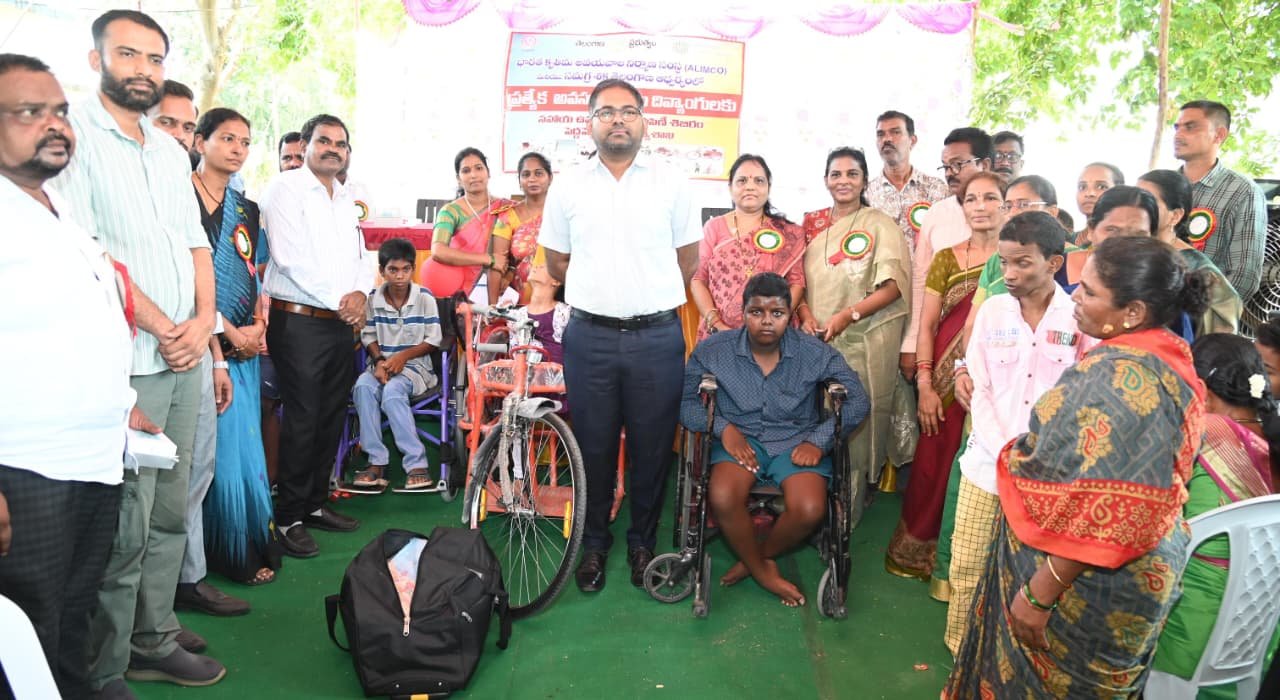 దివ్యాంగుల సాధికారతకు సహాయ ఉపకరణాలు ఎంతో దోహదం: జిల్లా కలెక్టర్ కోయ శ్రీహర్ష